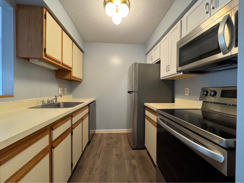 26 Somerset Condos - Photo 3 of 13