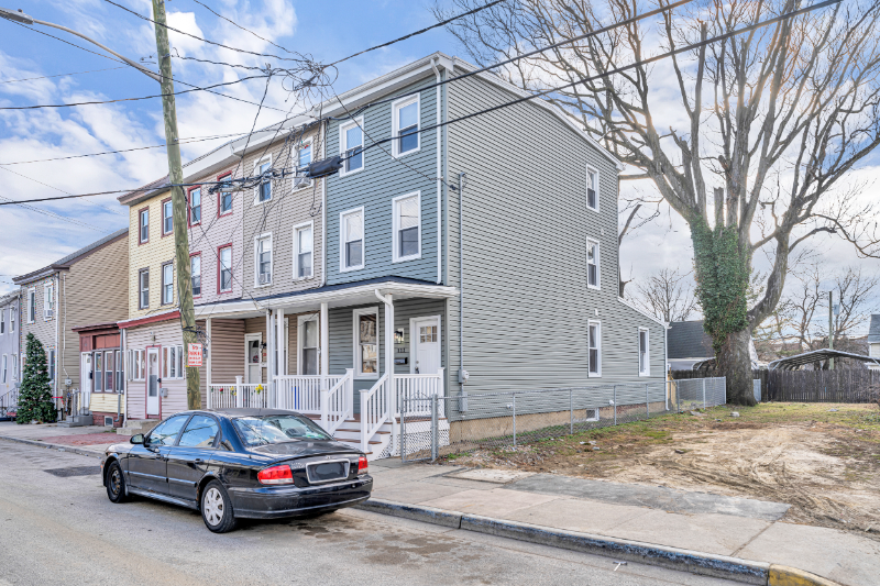 332 Morris St - Photo 2 of 16