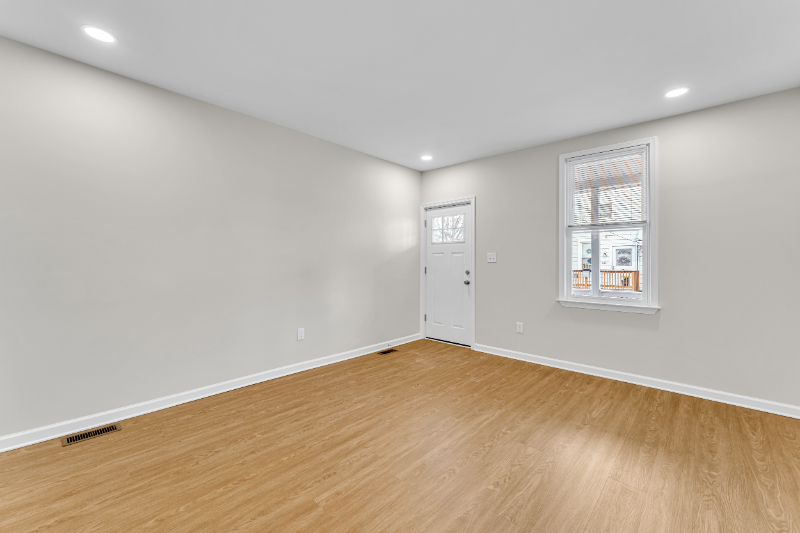 332 Morris St - Photo 4 of 16