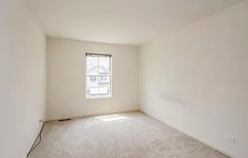 676 Acadia Cir - Photo 4 of 10