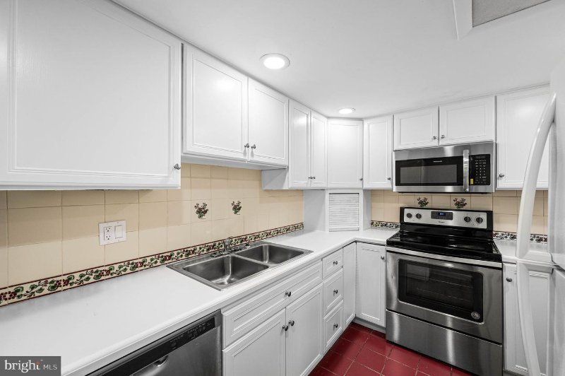 1518 Manley Rd #B20 - Photo 3 of 15