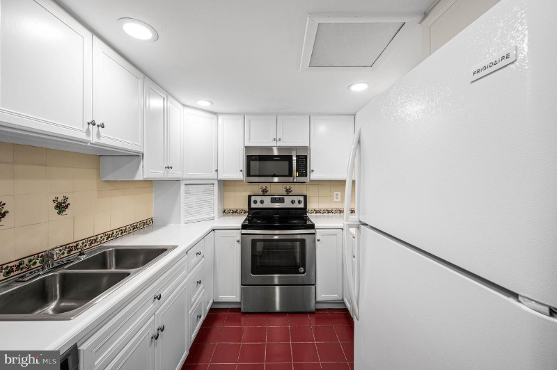 1518 Manley Rd #B20 - Photo 4 of 15