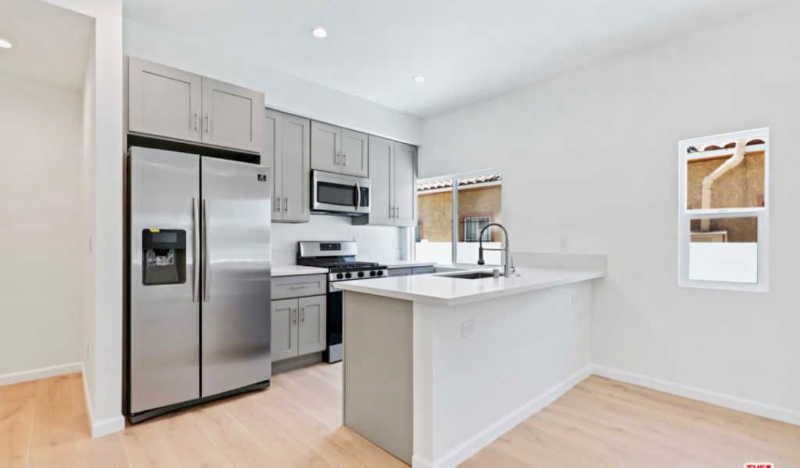 5234 W 20th St Lowr - Photo 4 of 10