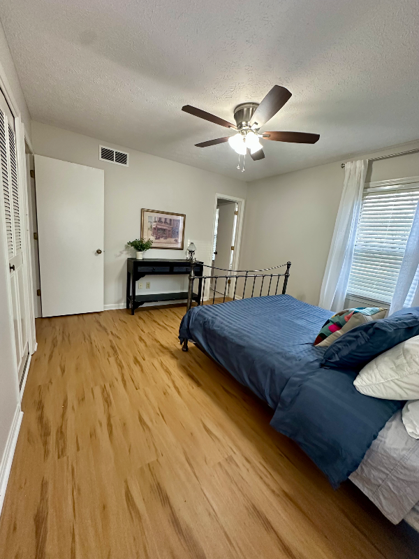 1018 Sir Lancelot Ln - Photo 4 of 16