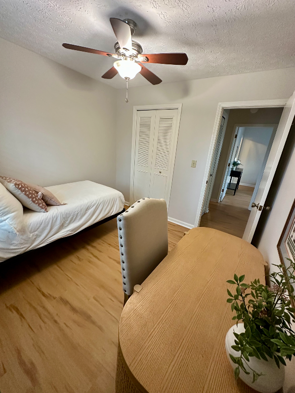 1018 Sir Lancelot Ln - Photo 5 of 16