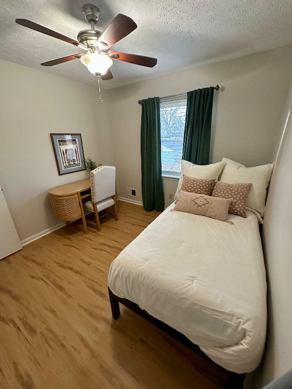 1018 Sir Lancelot Ln - Photo 6 of 16