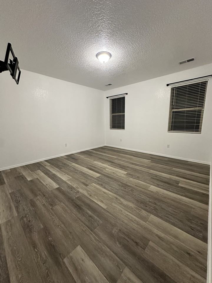 1830 Goldenflare Loop Ne #NA - Photo 2 of 10