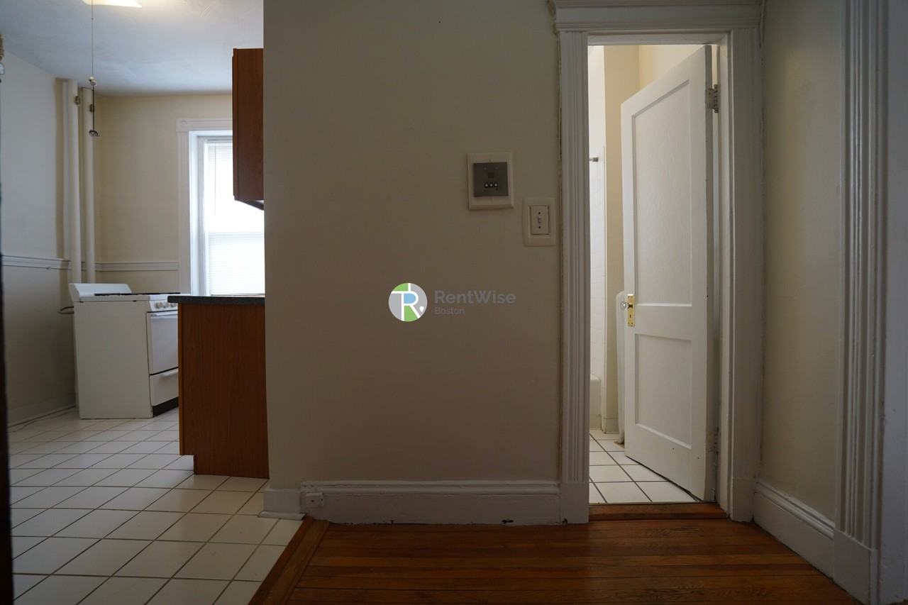 79 Gorgon St., #15 - Photo 2 of 8