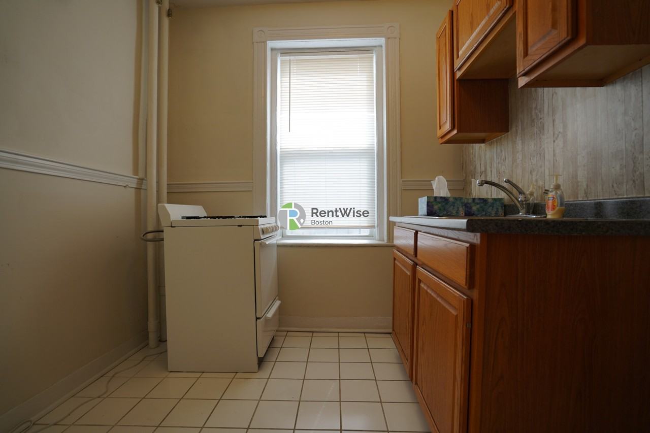 79 Gorgon St., #15 - Photo 3 of 8