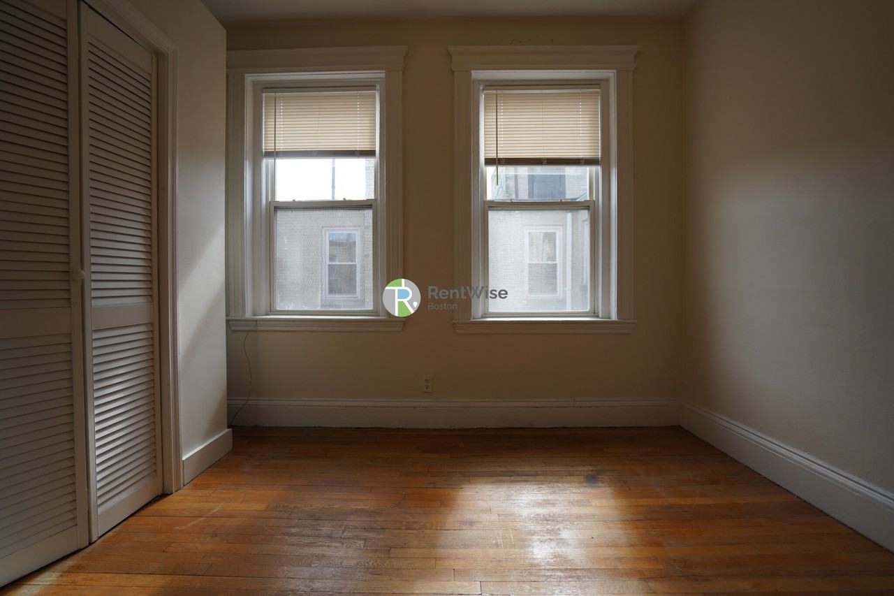 79 Gorgon St., #15 - Photo 4 of 8