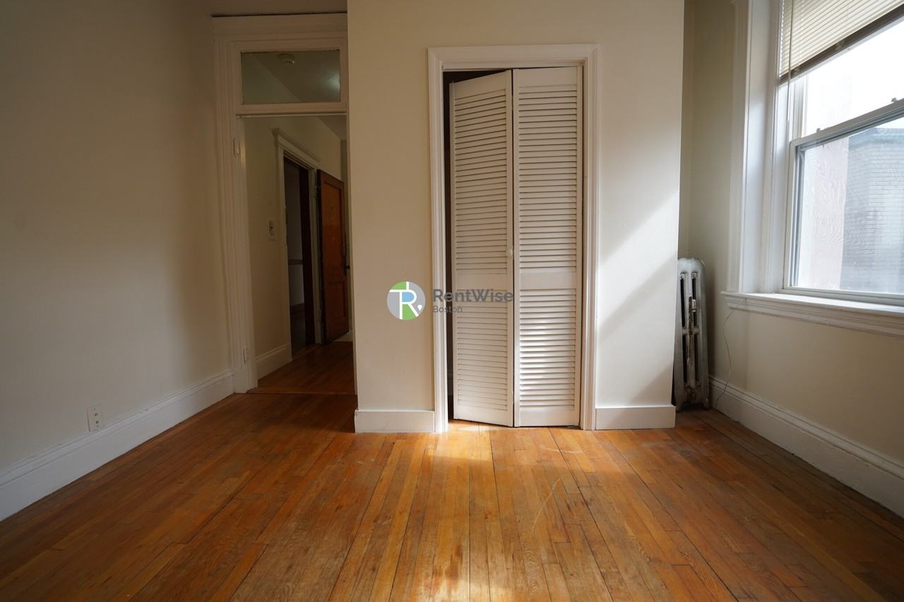 79 Gorgon St., #15 - Photo 5 of 8