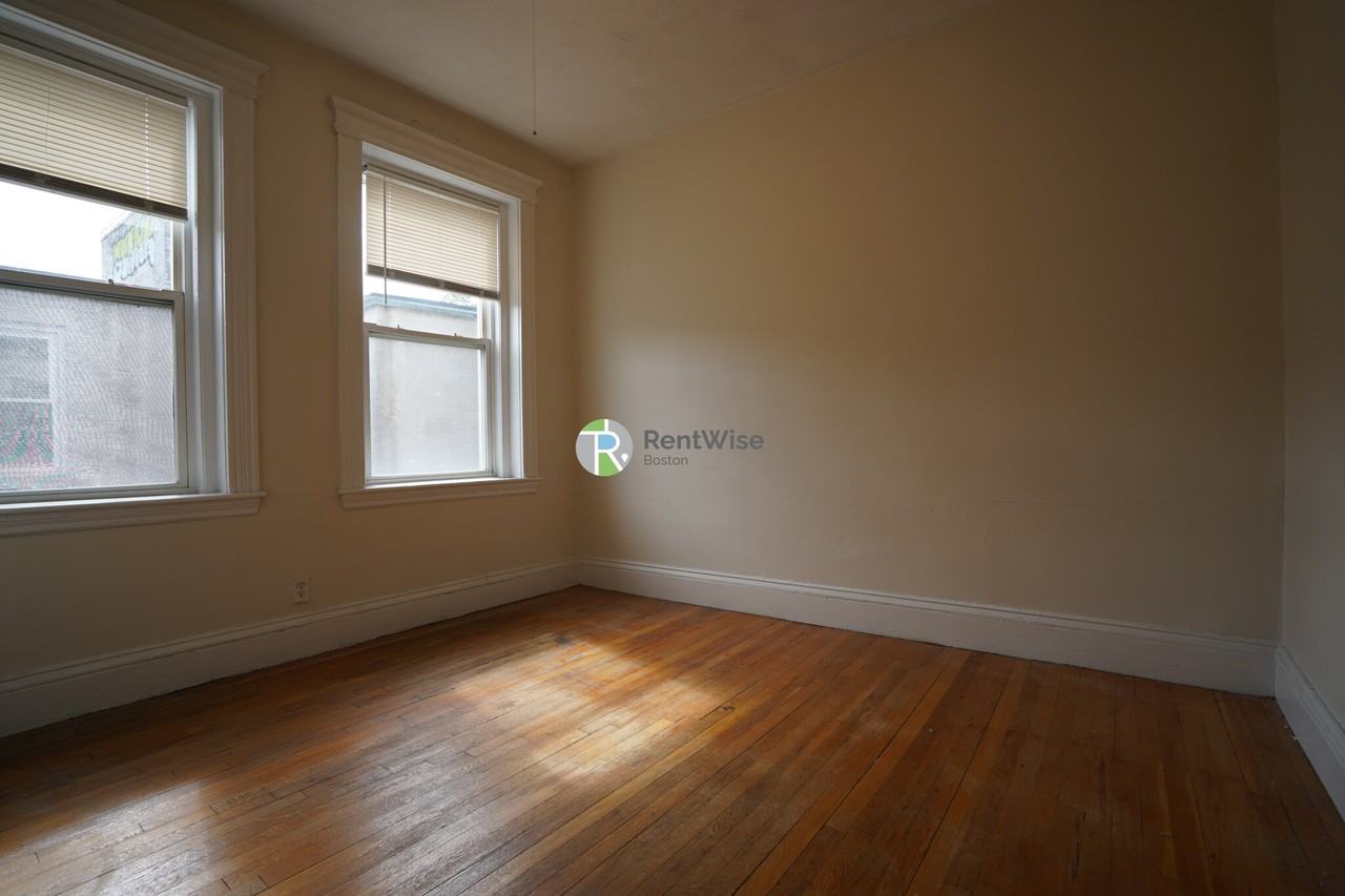 79 Gorgon St., #15 - Photo 6 of 8