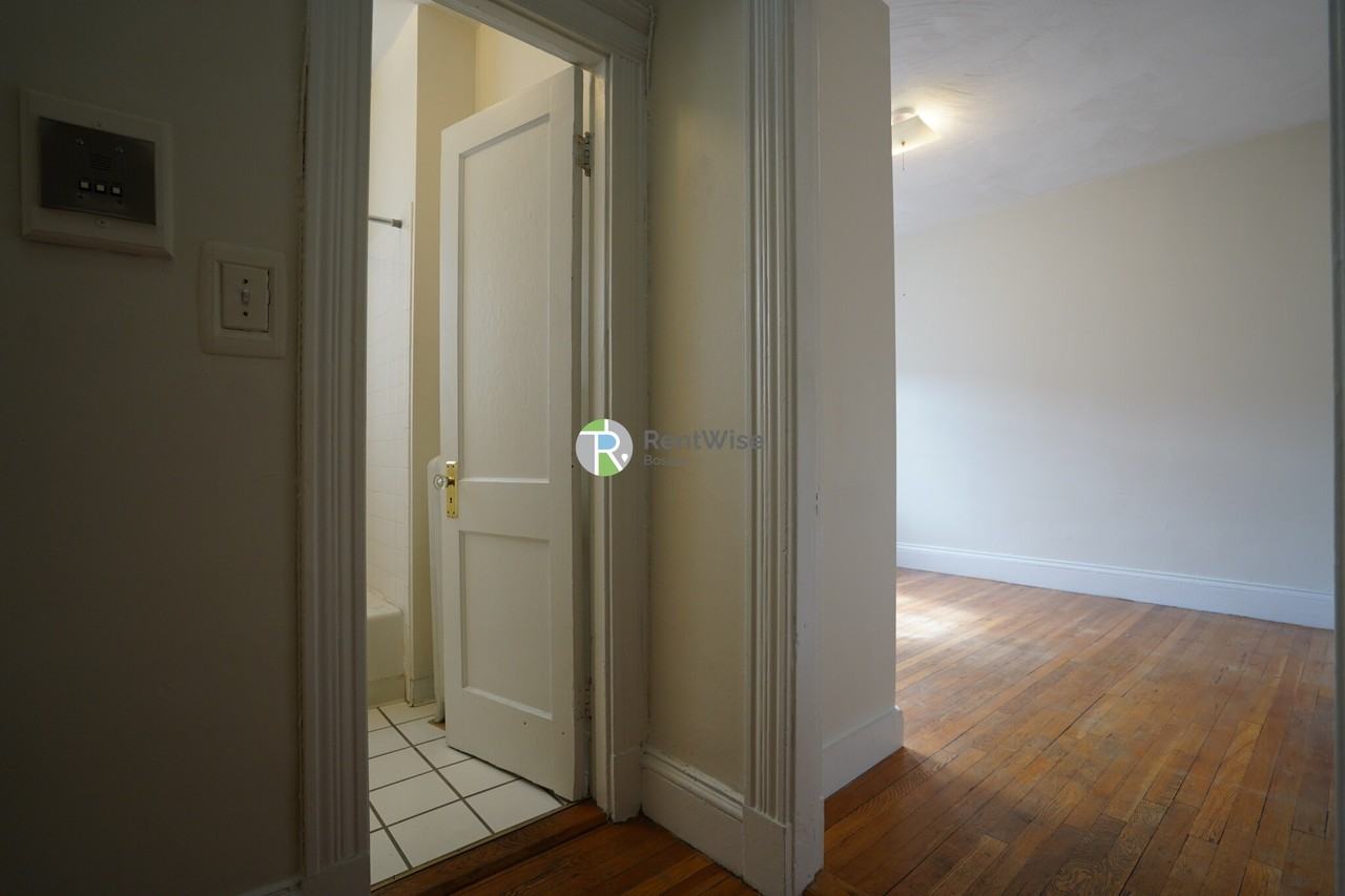 79 Gorgon St., #15 - Photo 7 of 8