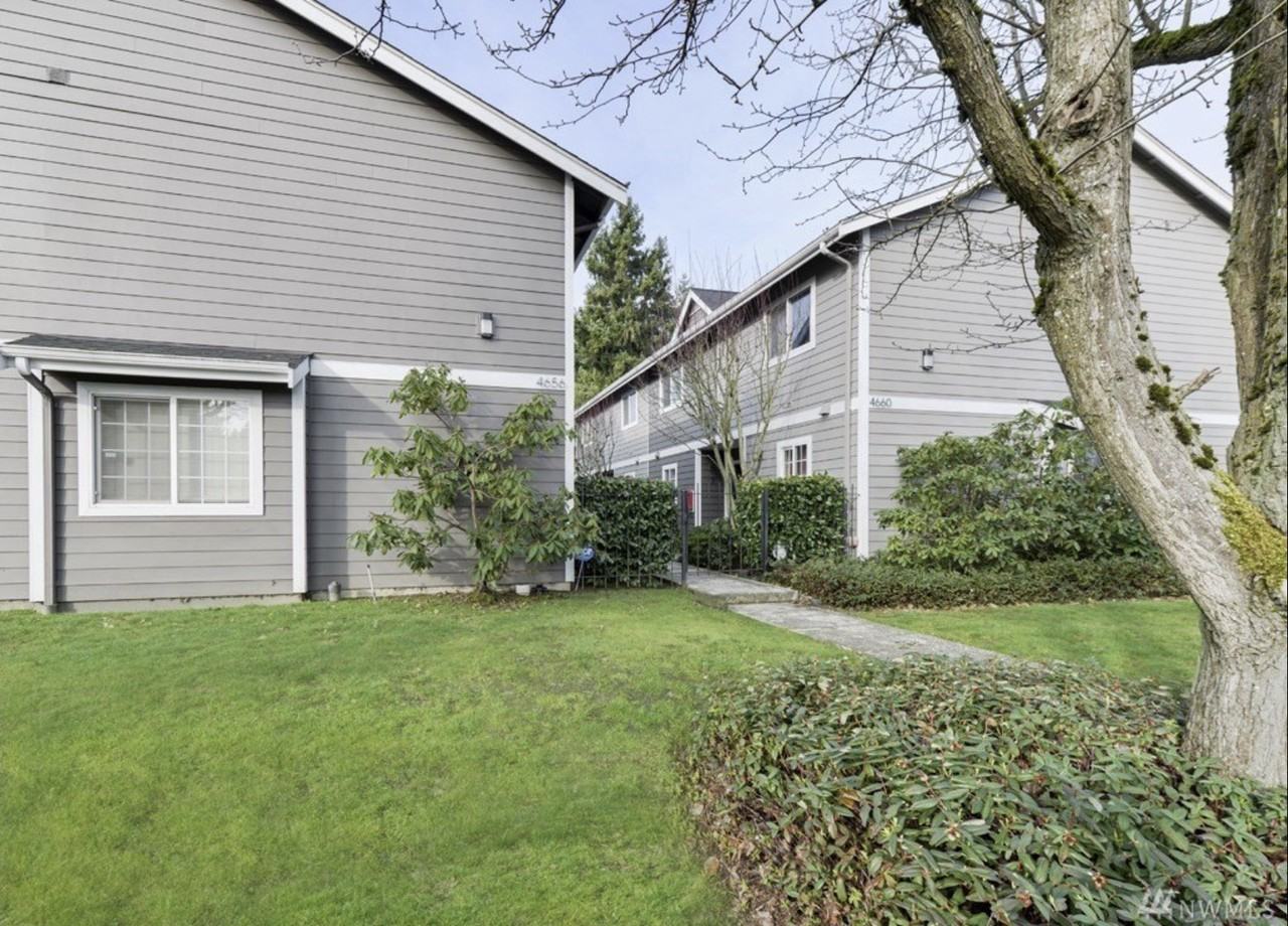 4656 N Pearl St #1 - Photo 3 of 32