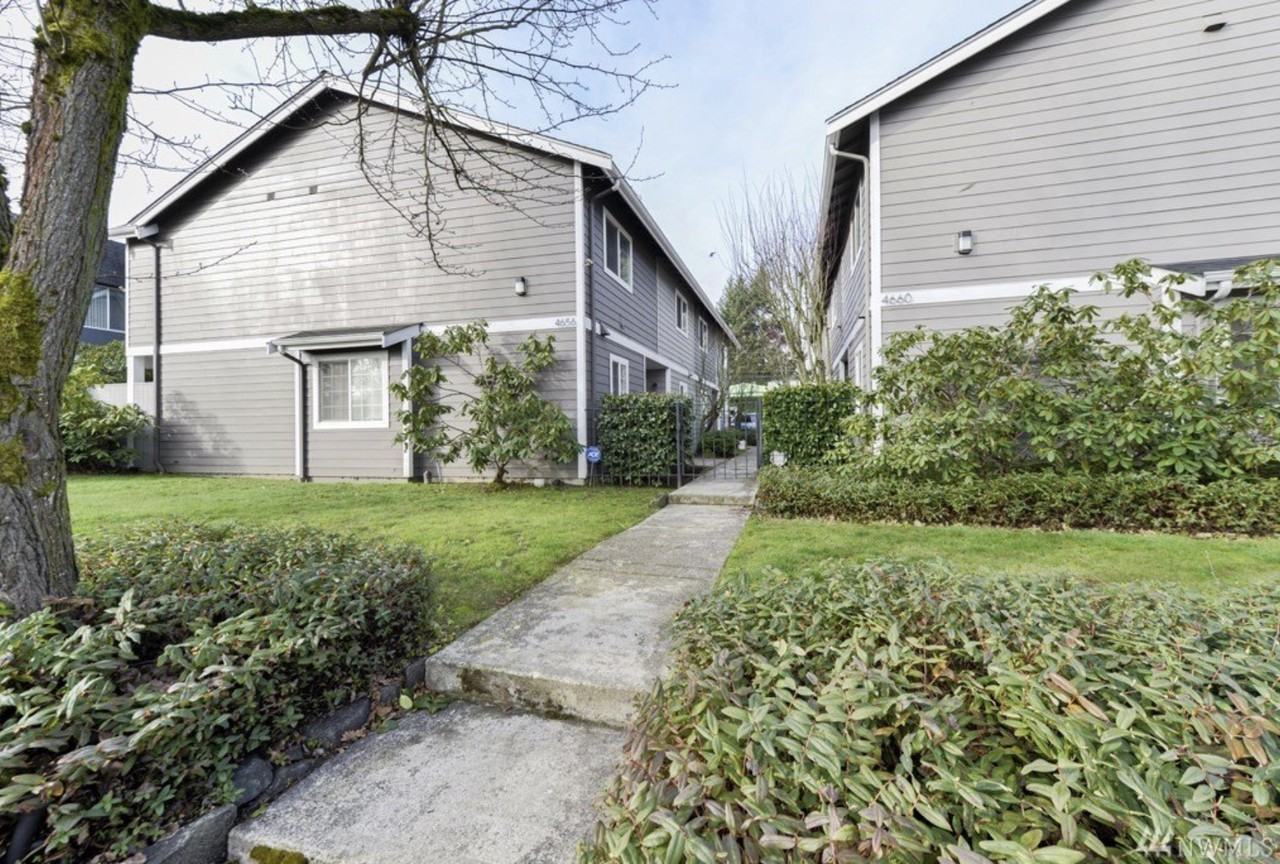 4656 N Pearl St #1 - Photo 5 of 32