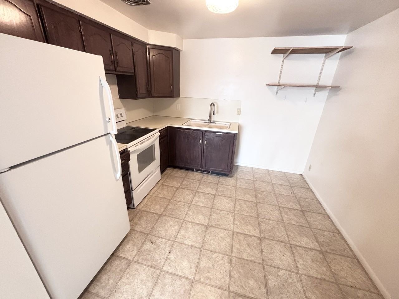 258 North 400 West Street - #6 - Photo 4 of 26