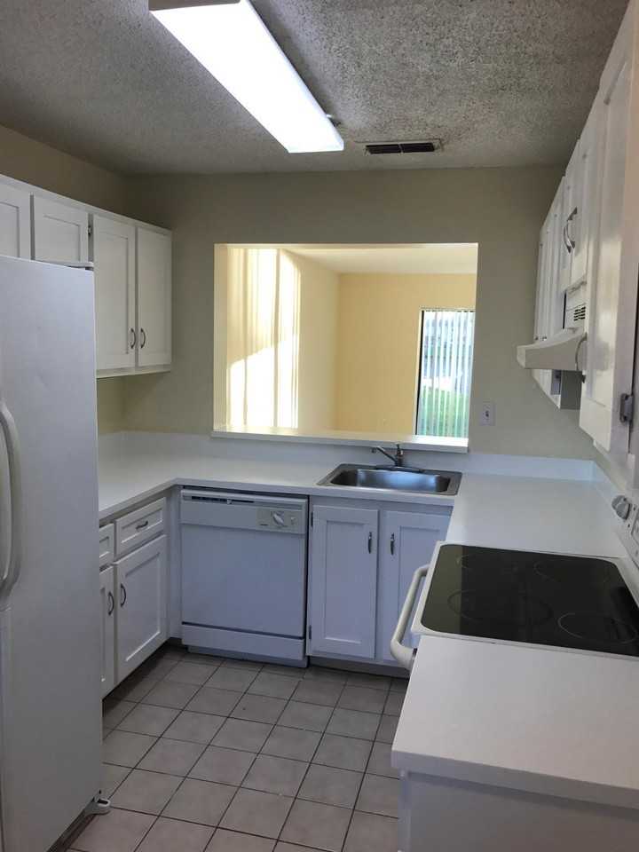 212 Palm Cir E #1 - Photo 5 of 27