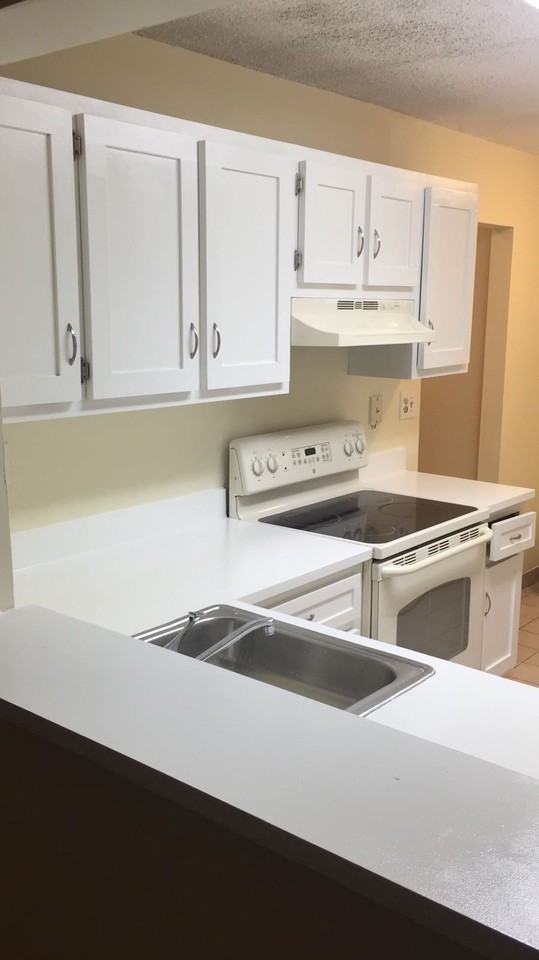 212 Palm Cir E #1 - Photo 7 of 27