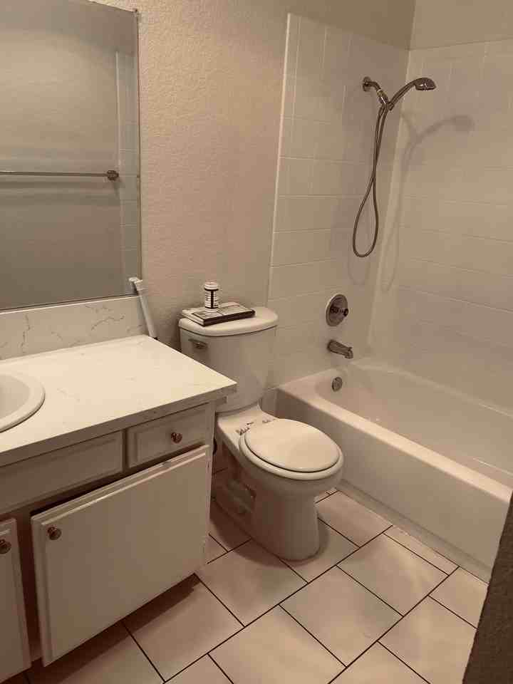 4750 Kester Ave #14 - Photo 4 of 15