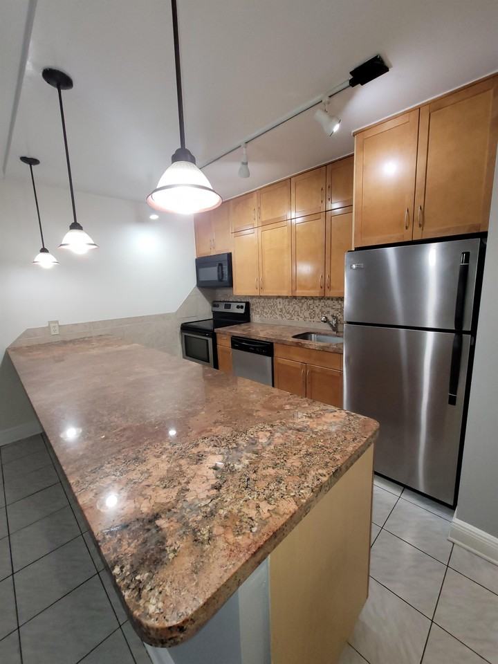 Apex Residence - Photo 4 of 50