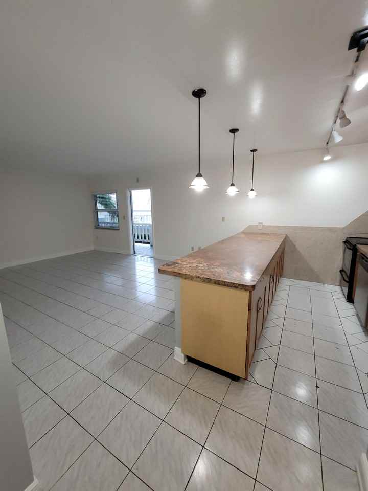 Apex Residence - Photo 5 of 50