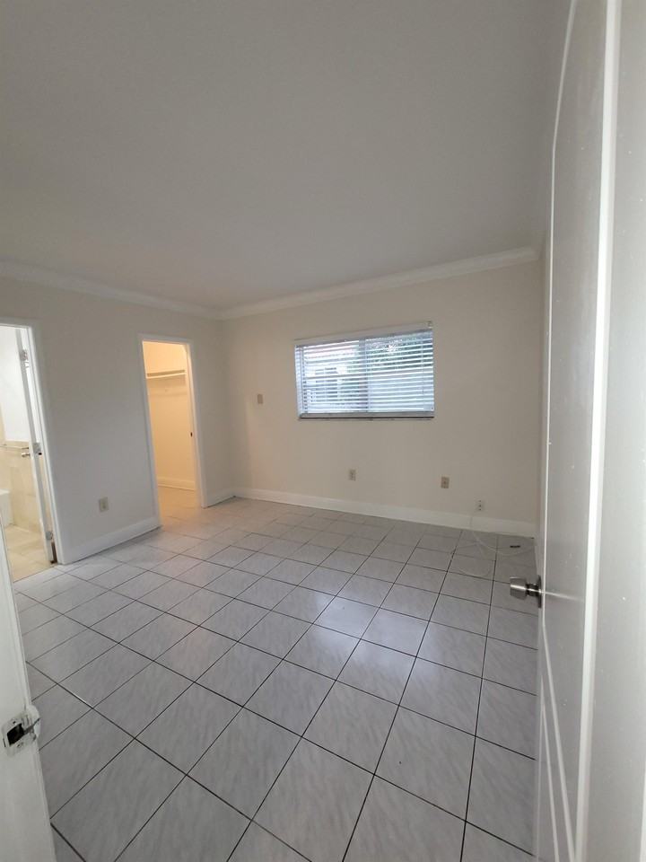 Apex Residence - Photo 6 of 50