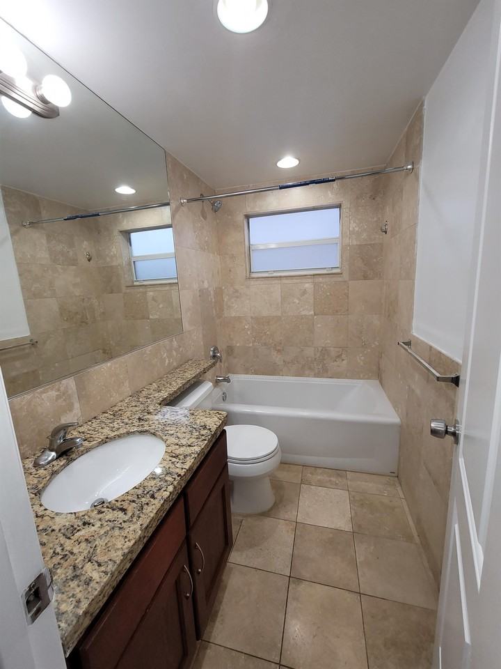 Apex Residence - Photo 7 of 50