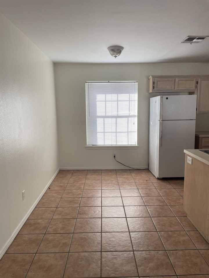 408 East Ulex Avenue - Photo 3 of 10