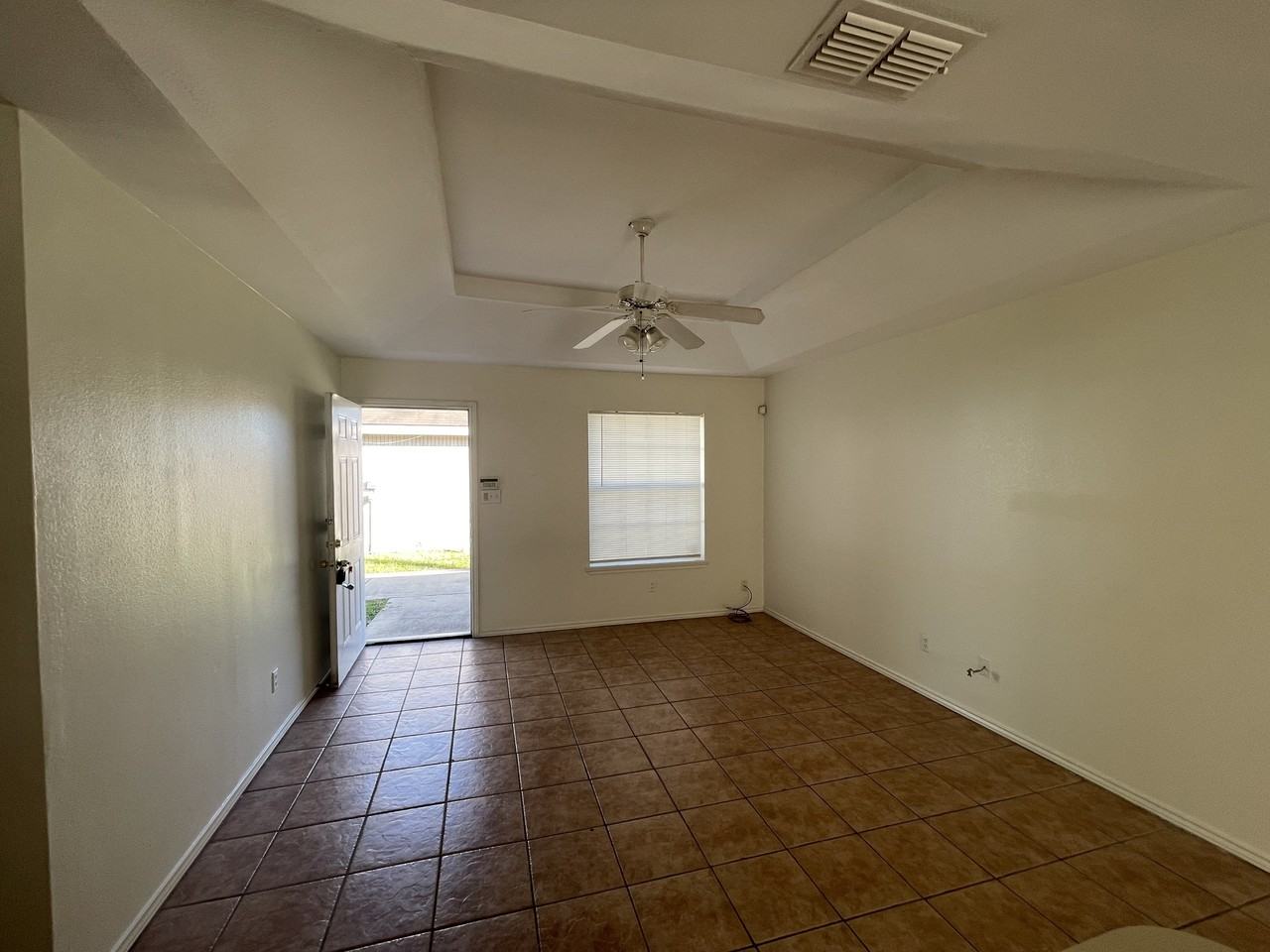 408 East Ulex Avenue - Photo 5 of 10