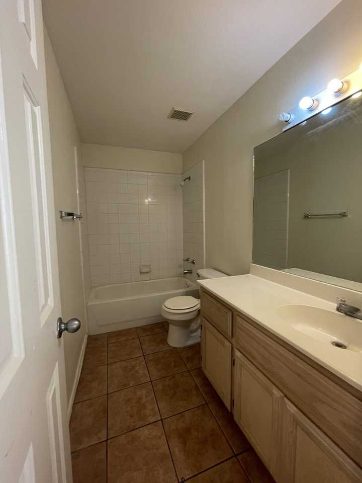 408 East Ulex Avenue - Photo 6 of 10