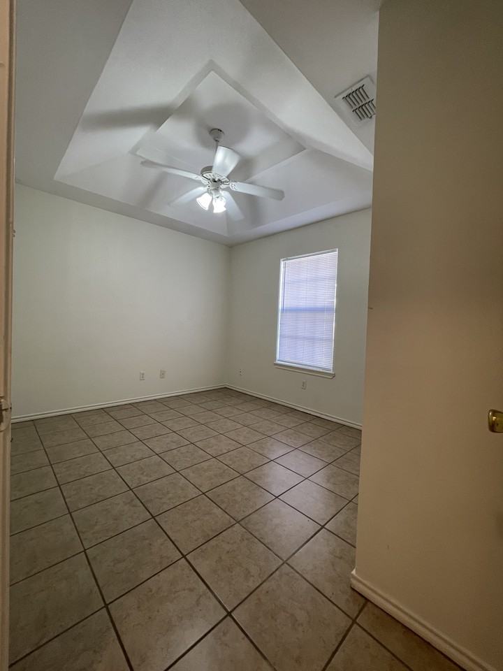 408 East Ulex Avenue - Photo 7 of 10