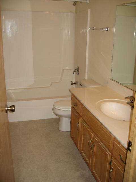 605 / 1404 W Suydam Rd - Photo 3 of 8