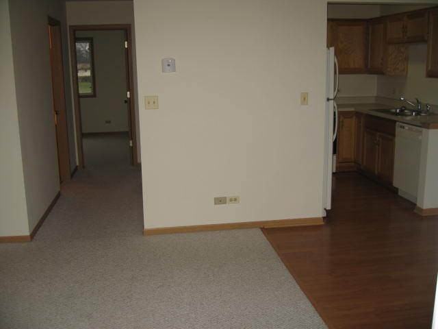 605 / 1404 W Suydam Rd - Photo 4 of 8