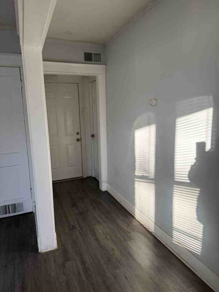 138/140 North Lawn Avenue - Photo 5 of 9