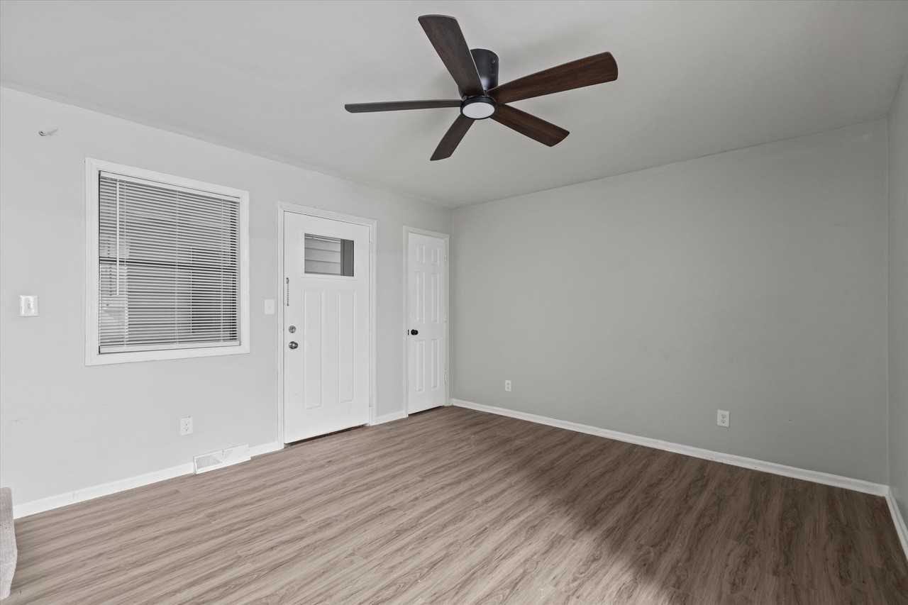 720 Ottawa Street - Photo 2 of 9