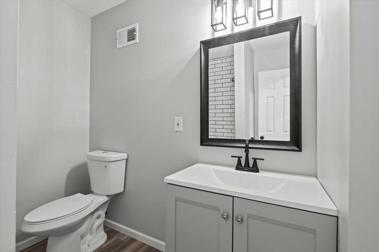 720 Ottawa Street - Photo 5 of 9