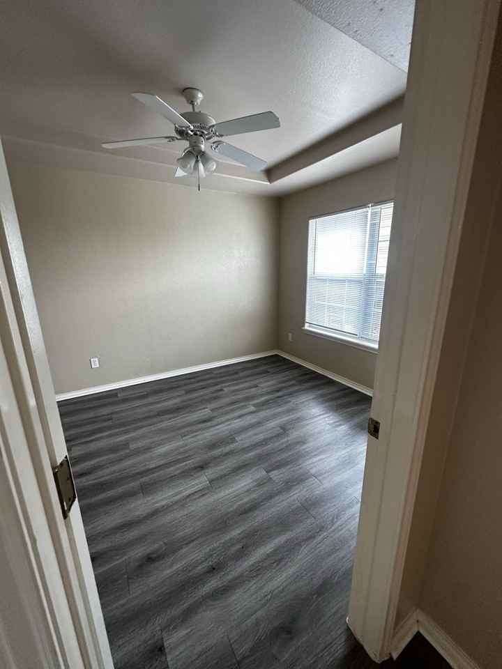 Redbud Place Apartments - Photo 3 of 50