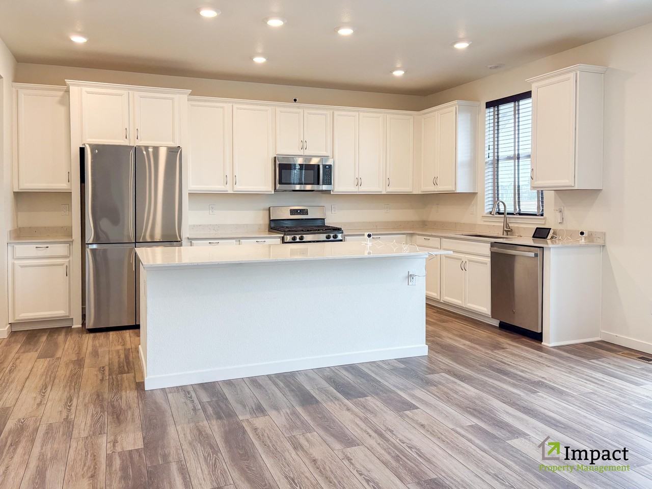 10228 Vaughn St #1 - Photo 5 of 37