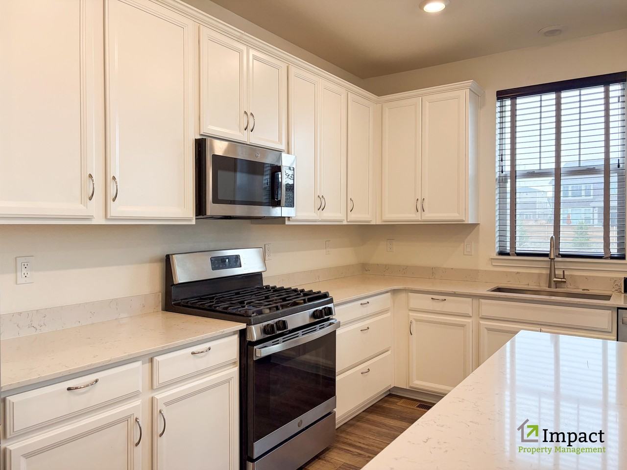 10228 Vaughn St #1 - Photo 6 of 37