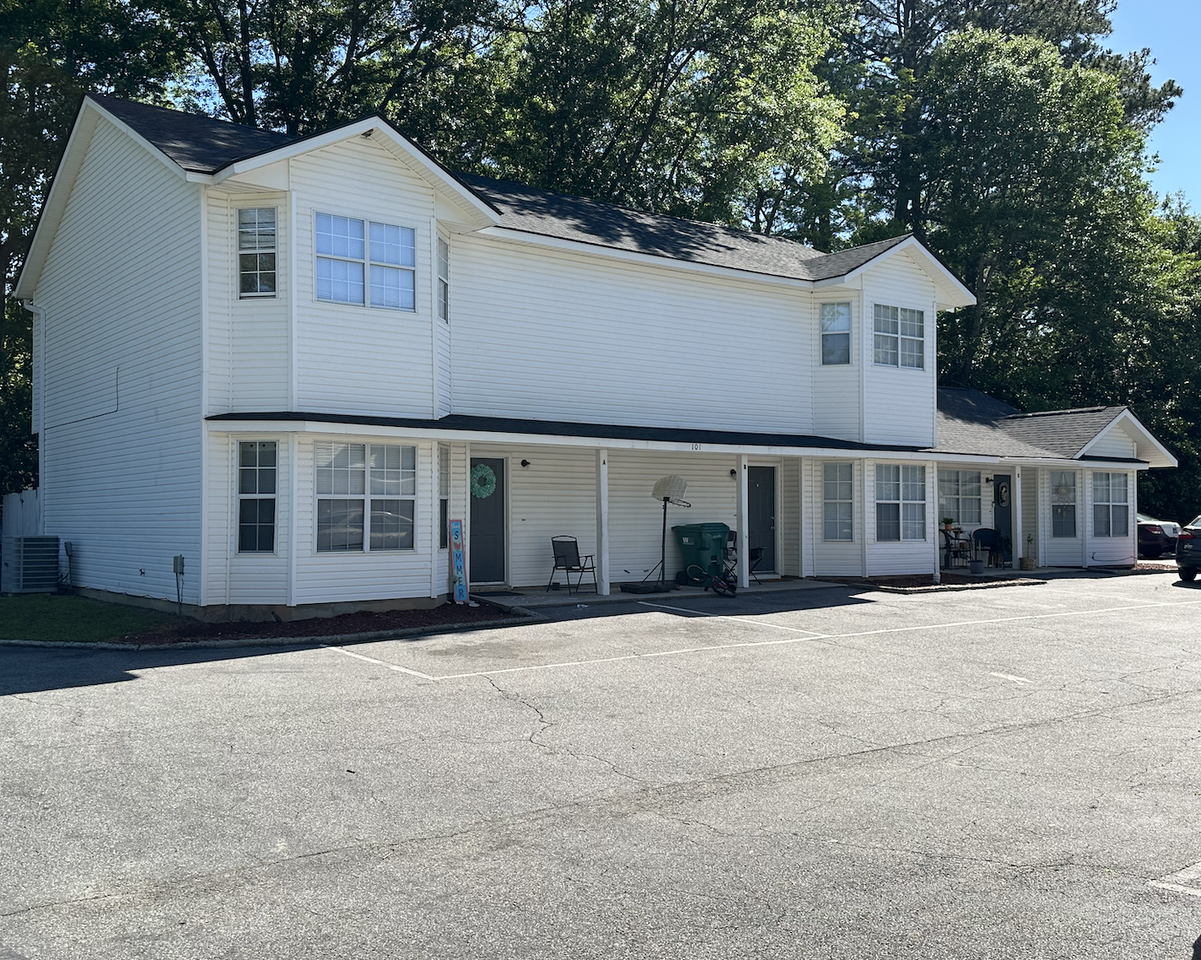 305 Moseley Manor - Photo 2 of 11