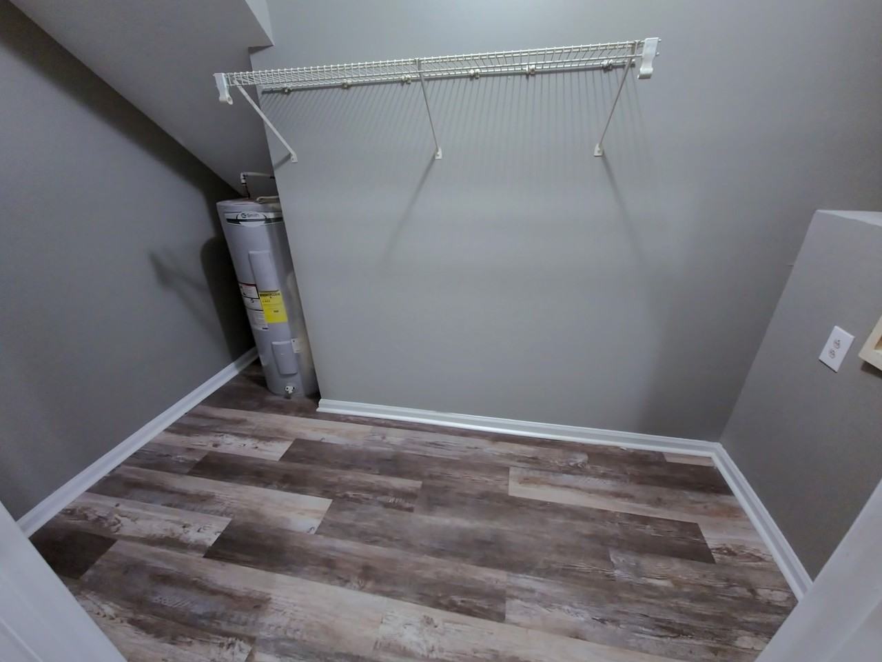 305 Moseley Manor - Photo 5 of 11