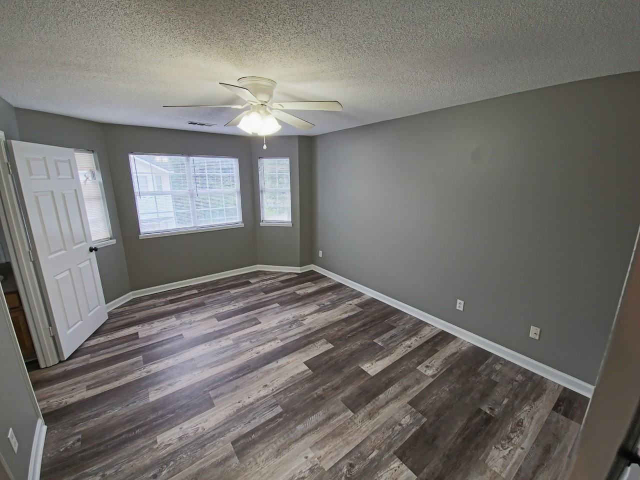 305 Moseley Manor - Photo 6 of 11