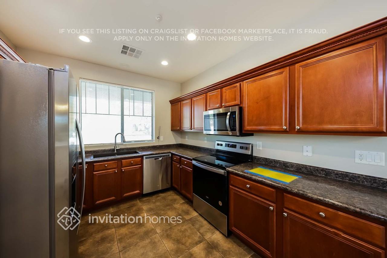 12737 W Pasaro Dr - Photo 6 of 16