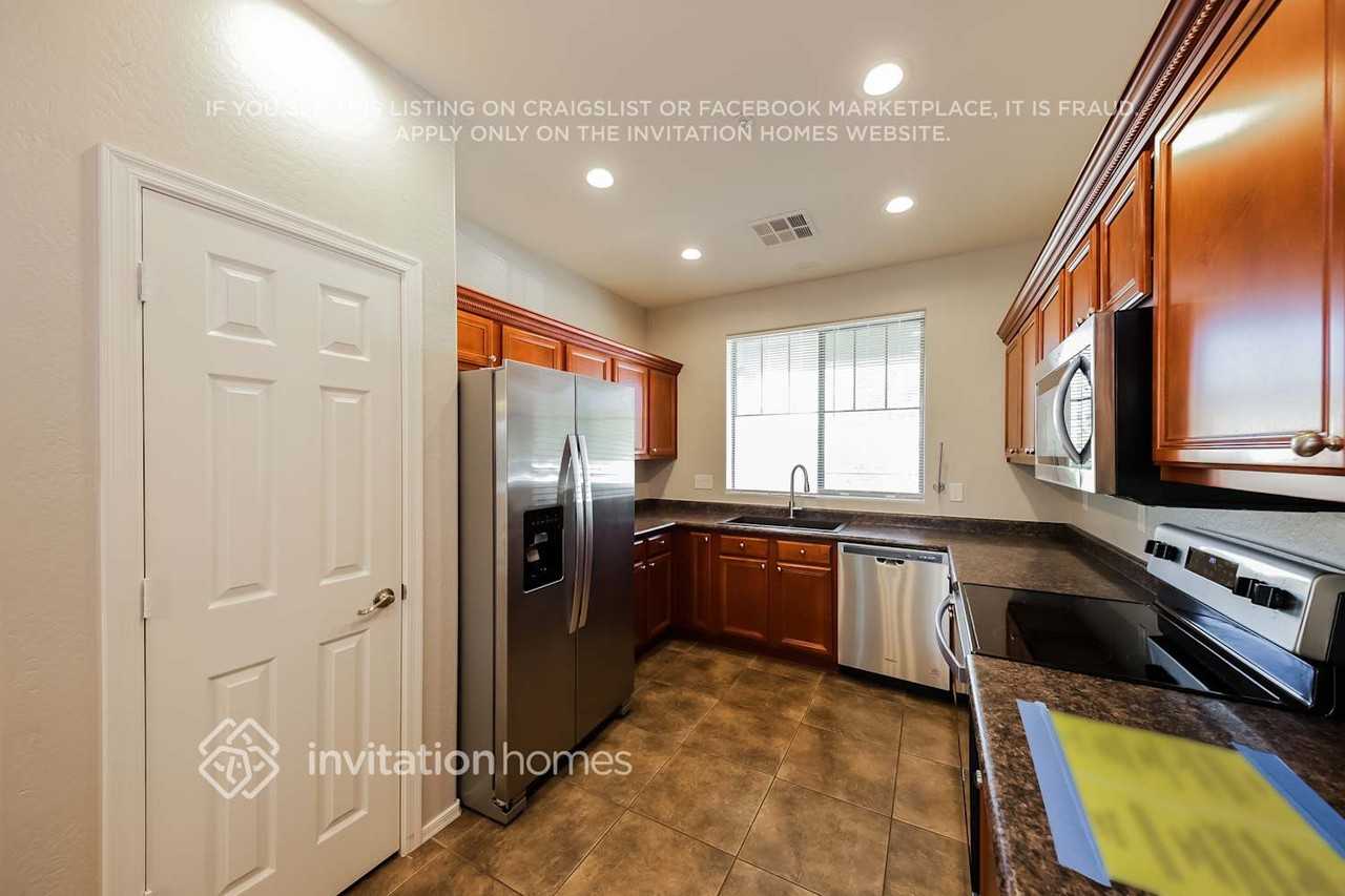 12737 W Pasaro Dr - Photo 7 of 16