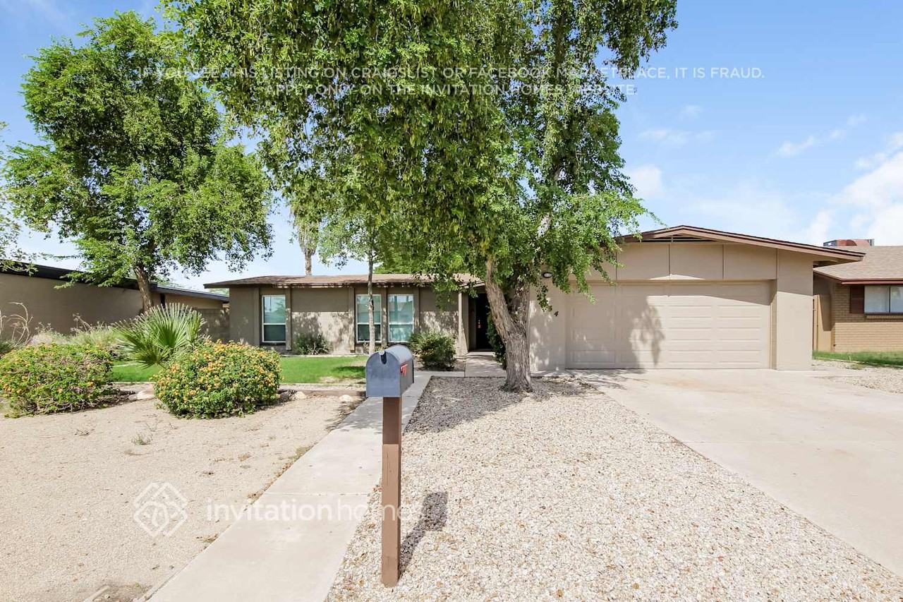 3534 W Mercer Ln - Photo 2 of 16