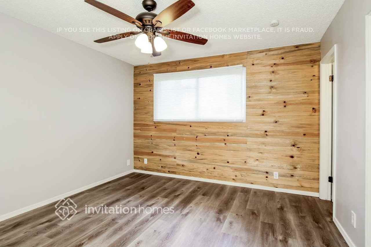 3534 W Mercer Ln - Photo 7 of 16