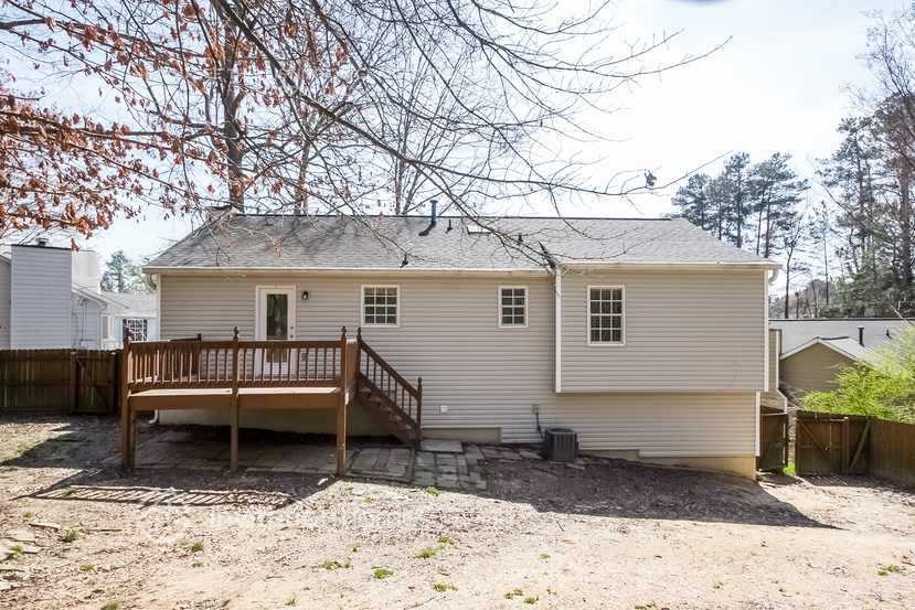 4987 Holborn Ct - Photo 5 of 7