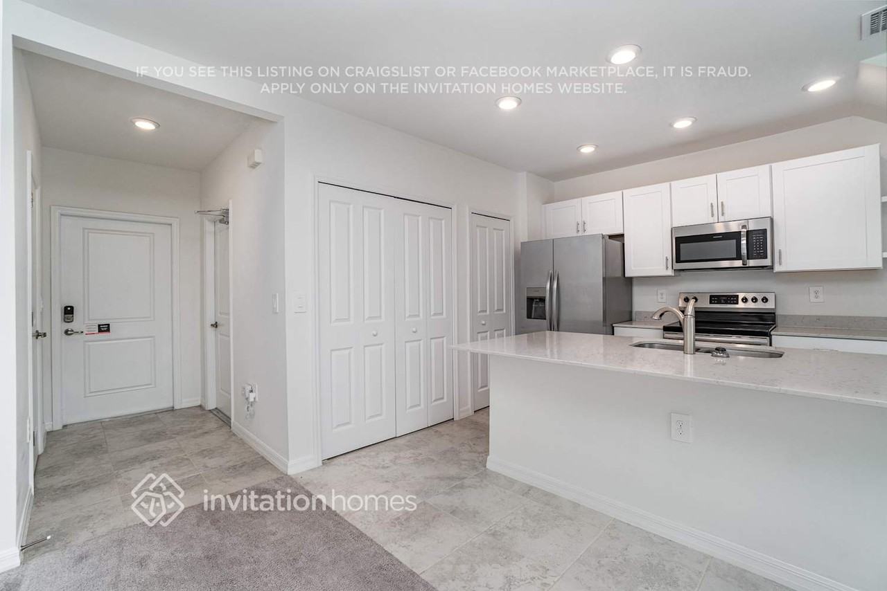 7165 Greenwood Park Cir #46 - Photo 3 of 26