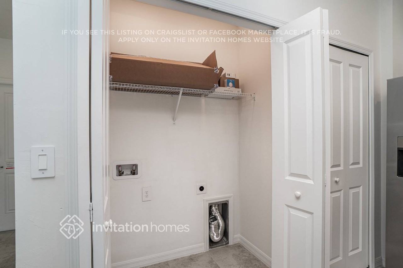 7165 Greenwood Park Cir #46 - Photo 4 of 26