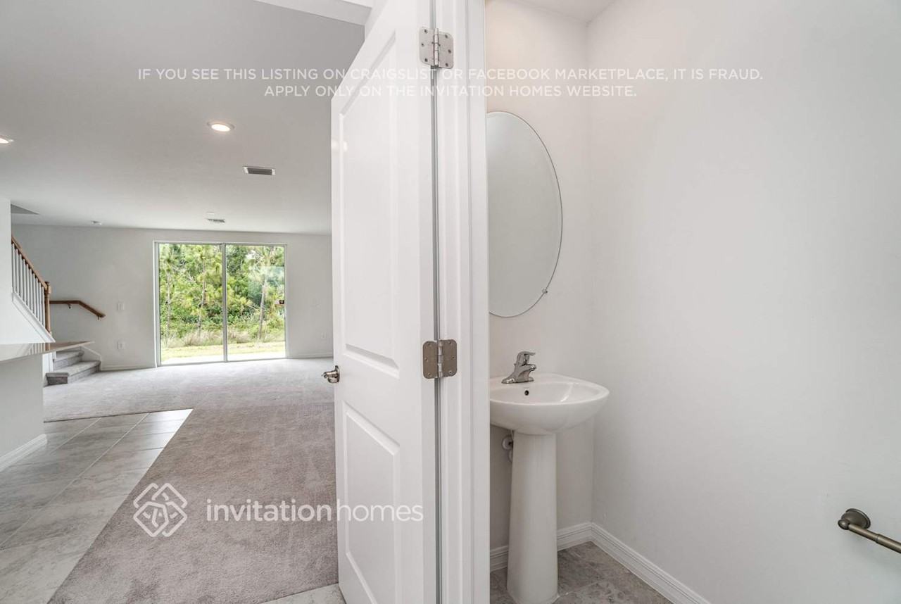 7165 Greenwood Park Cir #46 - Photo 5 of 26